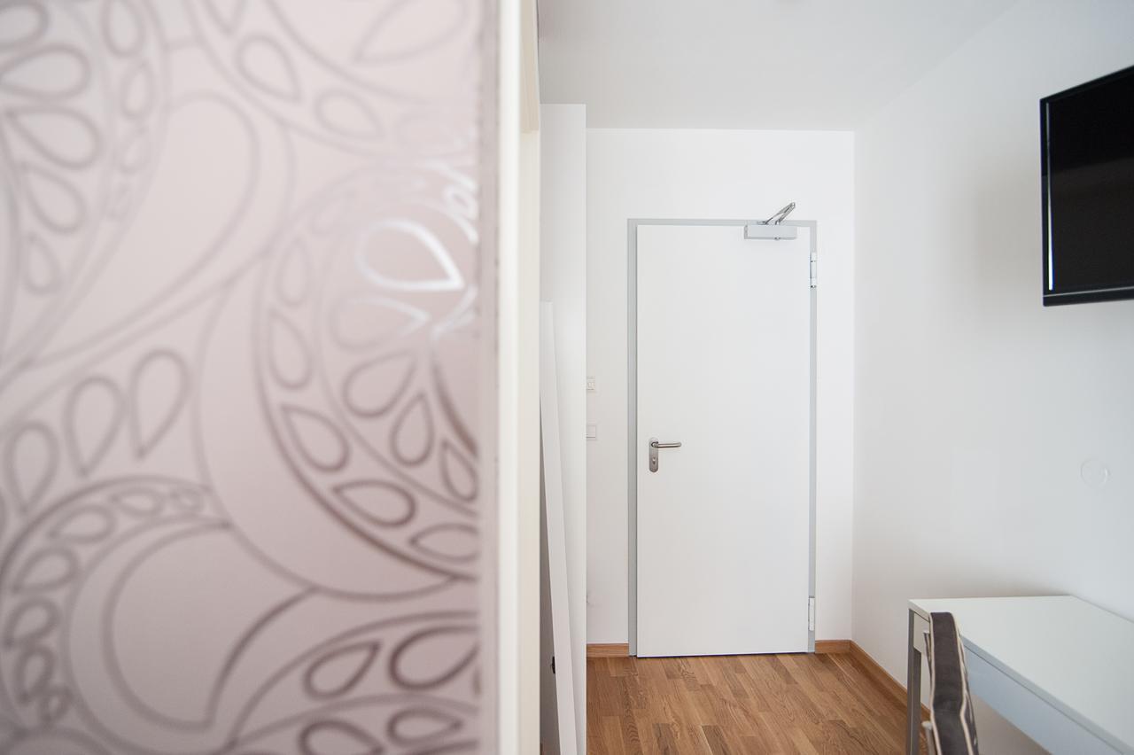 Hotel Apartment Am Arbach Eningen unter Achalm Oda fotoğraf