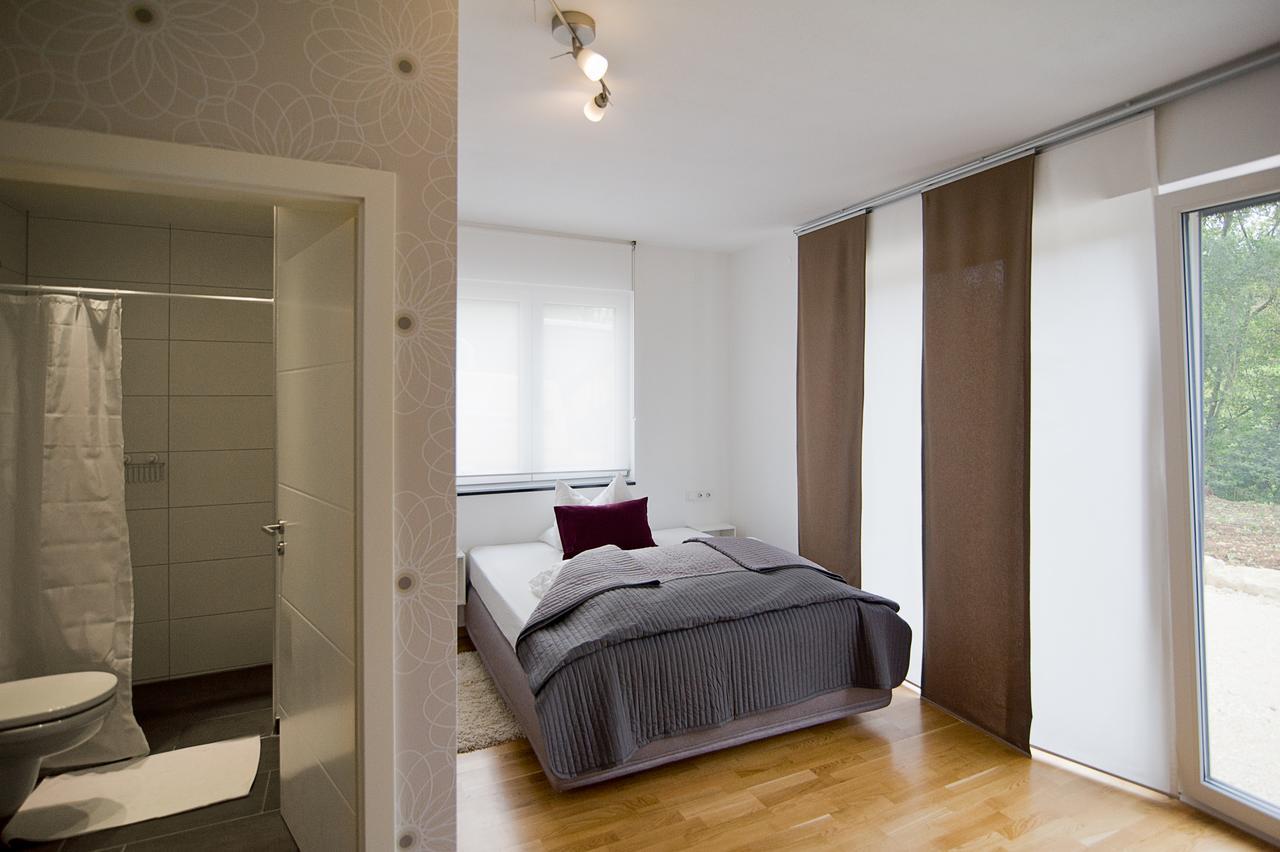 Hotel Apartment Am Arbach Eningen unter Achalm Oda fotoğraf
