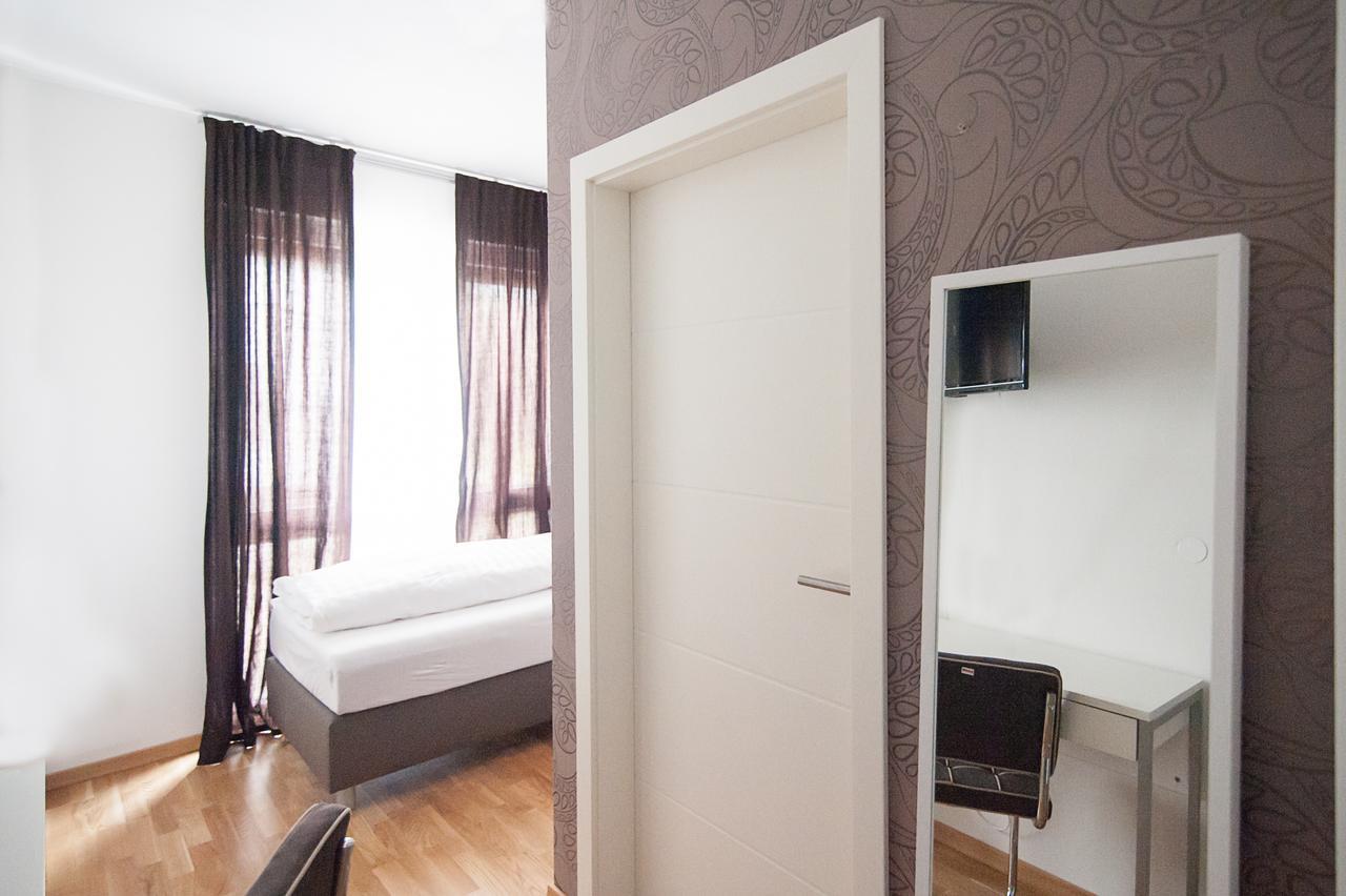 Hotel Apartment Am Arbach Eningen unter Achalm Oda fotoğraf